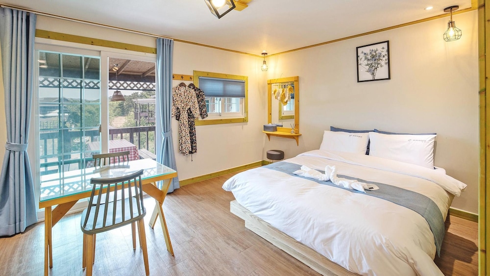 Basic Room, 1 Bedroom (205(with Pet,2nd floor)) - Photo 1
