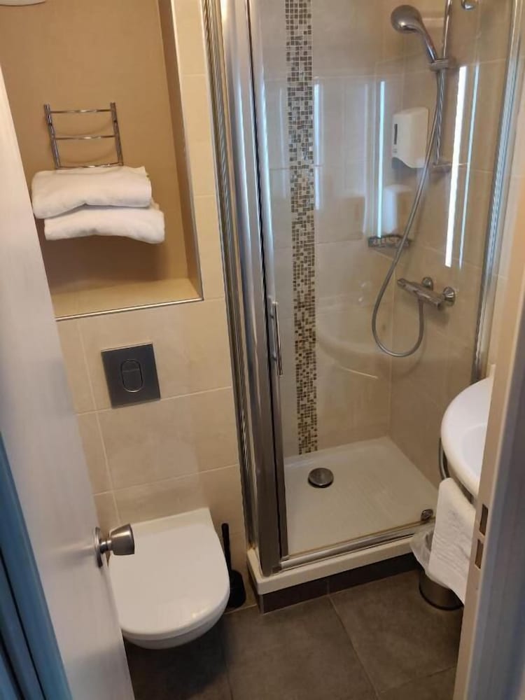 Standard Suite, 2 Double Beds - Photo 6