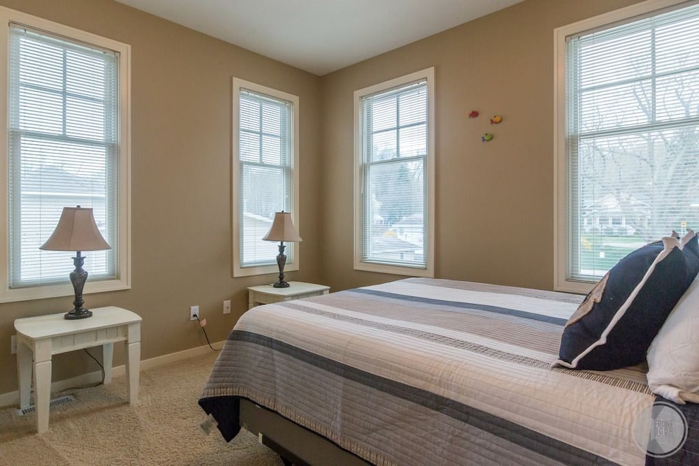 Townhome, 3 Bedrooms, Pool Access, Lakeside photo 1