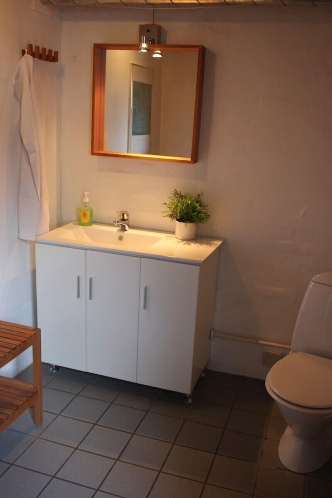 Basic Double Room, Shared Bathroom photo 2