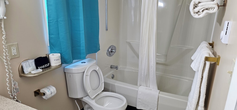 Standard Single Room, 2 Queen Beds, Balcony photo 2