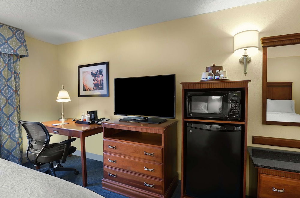 Room, 2 Queen Beds, Accessible, Non Smoking - Photo 1
