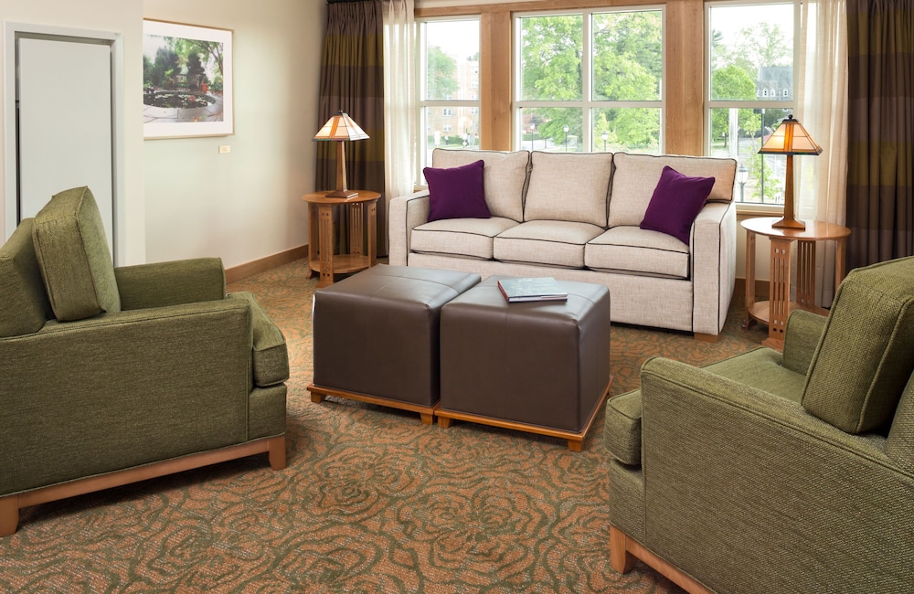 Suite, 2 Queen Beds, Accessible