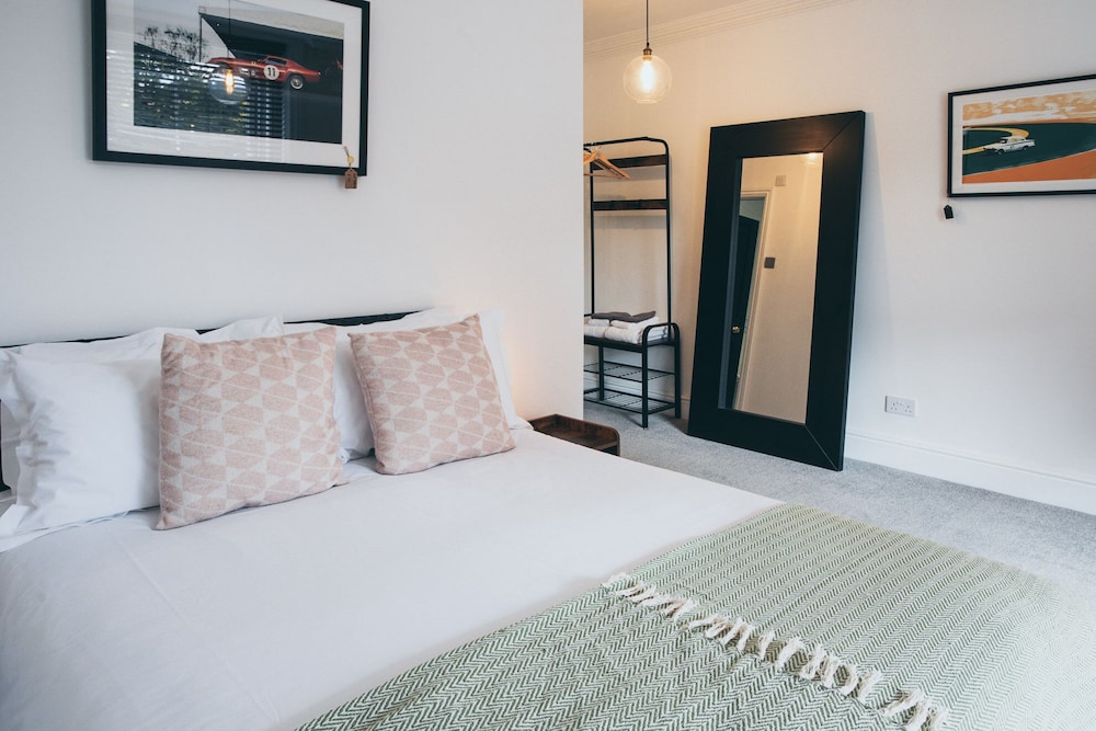 Superior Twin Room, Ensuite (Carpark View & Parking)
