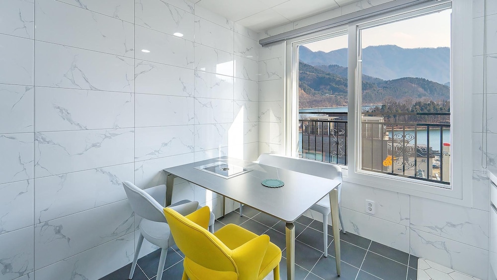 Basic Room, 1 Bedroom (401 (River view/Poolvilla/Netflix)) - Photo 9