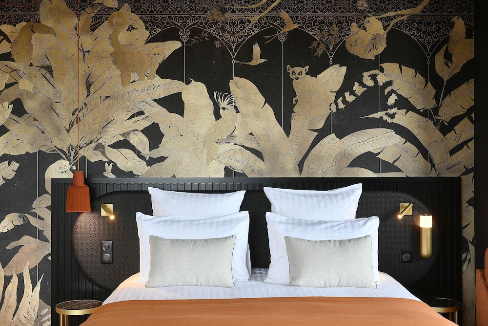 Deluxe Suite, Multiple Beds - Photo 11