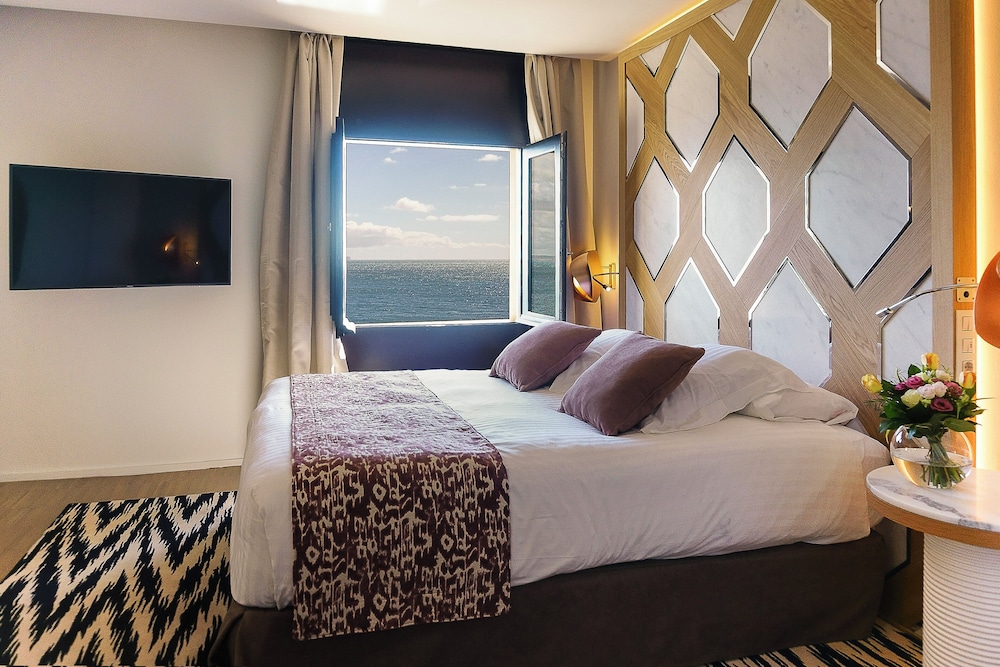 Deluxe Room, Sea View - Photo 4