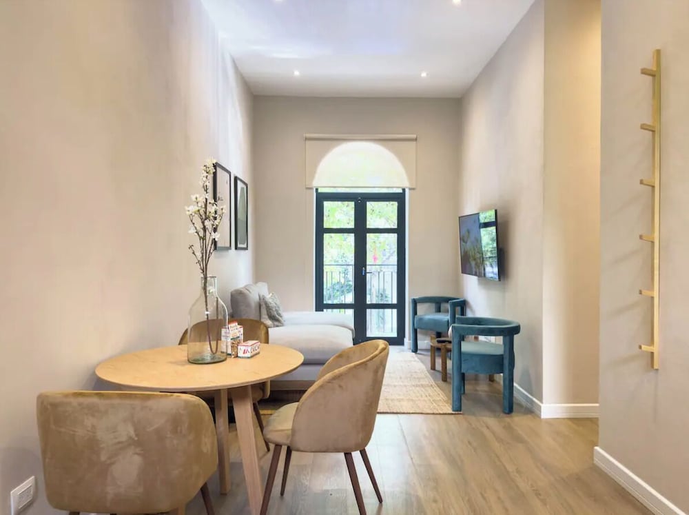 Apartamento superior, 1 habitación, balcón, vistas a la ciudad (1)