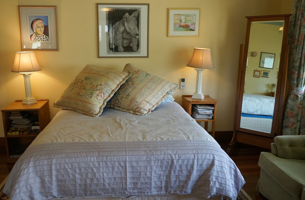 Standard Suite, 1 Bedroom, Non Smoking (Jacaranda Room) photo 3