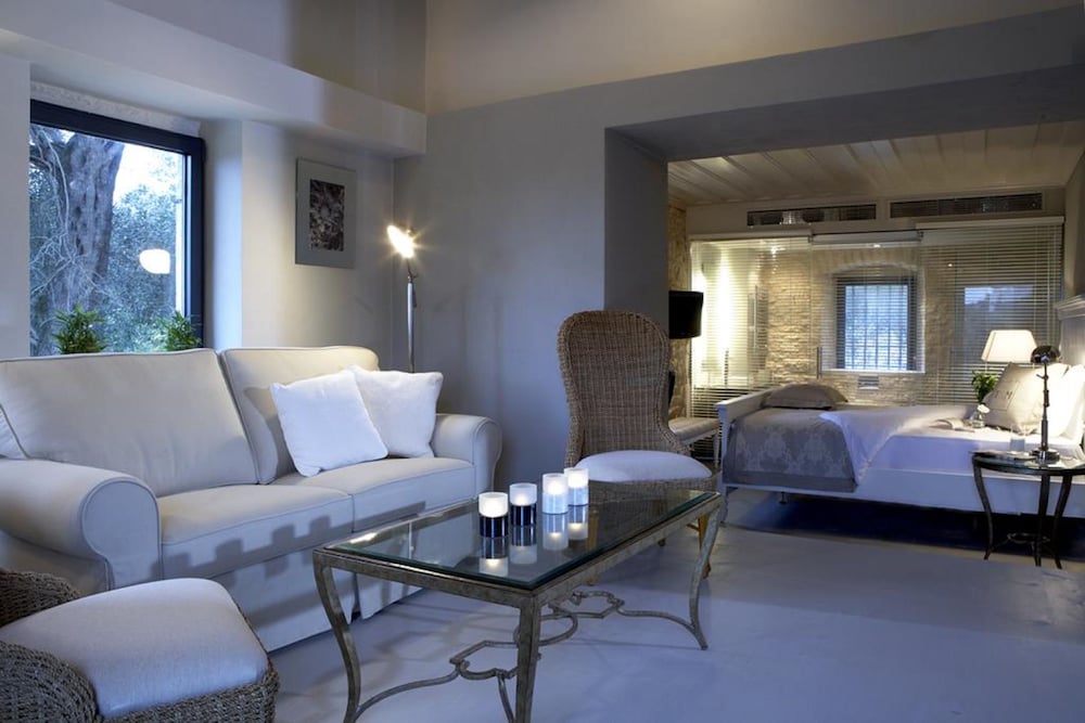 Tower Junior Suite with Garden View photo 3