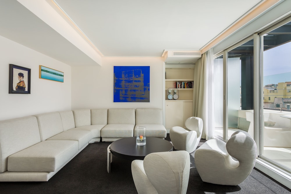 Mini Suite - Photo 1