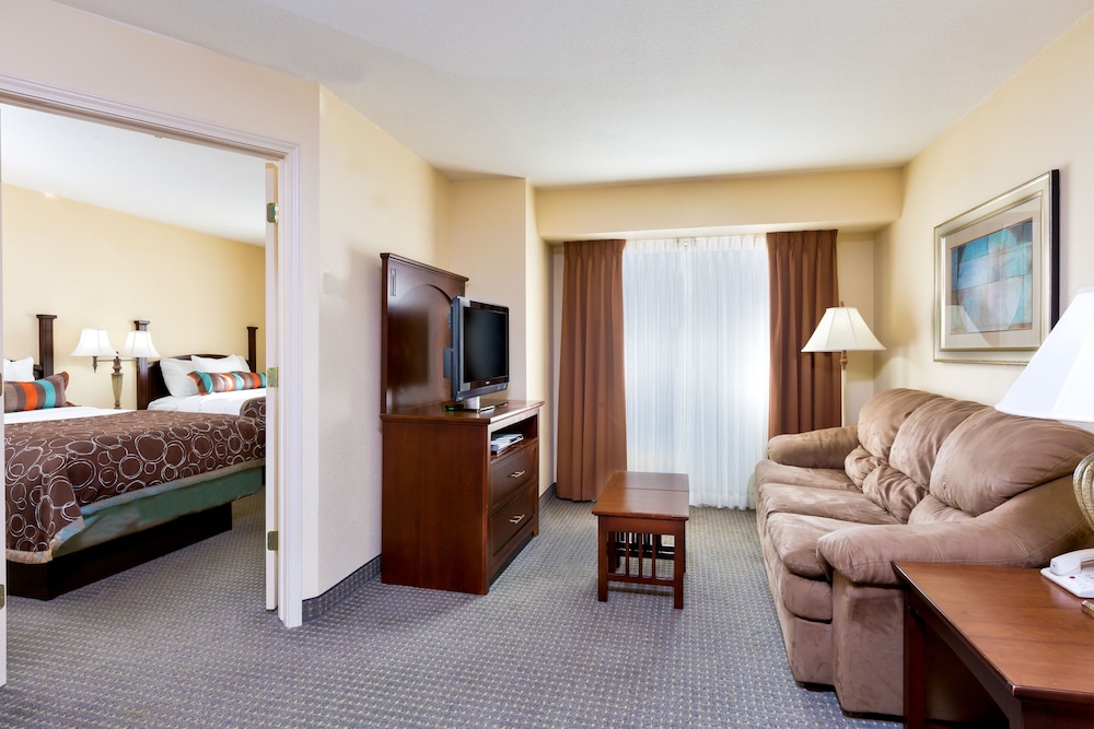 Suite, 2 Bedrooms, Kitchen - Photo 3