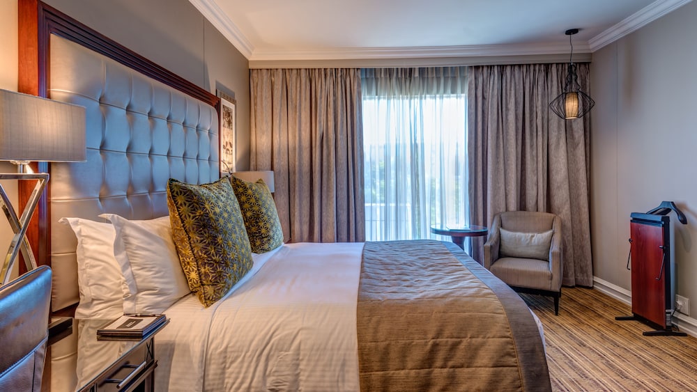 Classic Room, 1 King Bed, Balcony - Photo 1