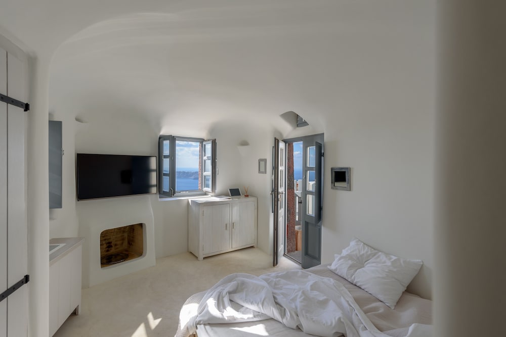 Vanilla Room with Outdoor Hot tub Caldera View - Photo 1