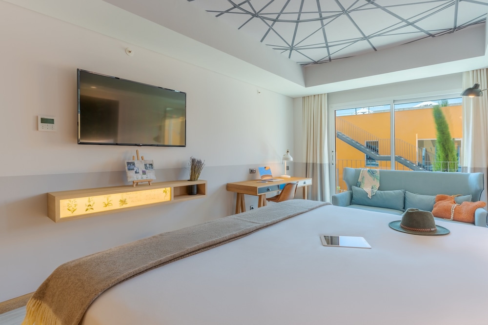 Double or Twin Room, River View