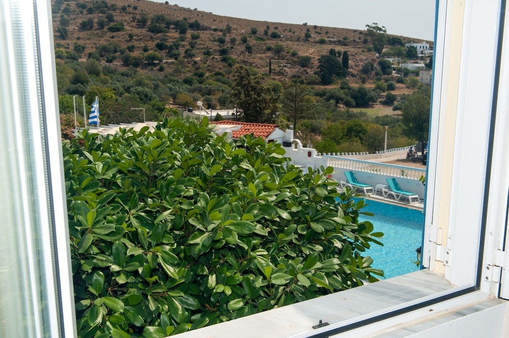 Basic Apartment, 2 Twin Beds, Pool View photo 2
