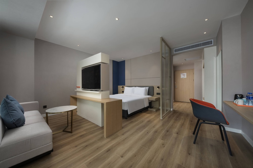 Standard Room, 1 King Bed With Sofa Bed (Extra Floor Space) - Photo 2