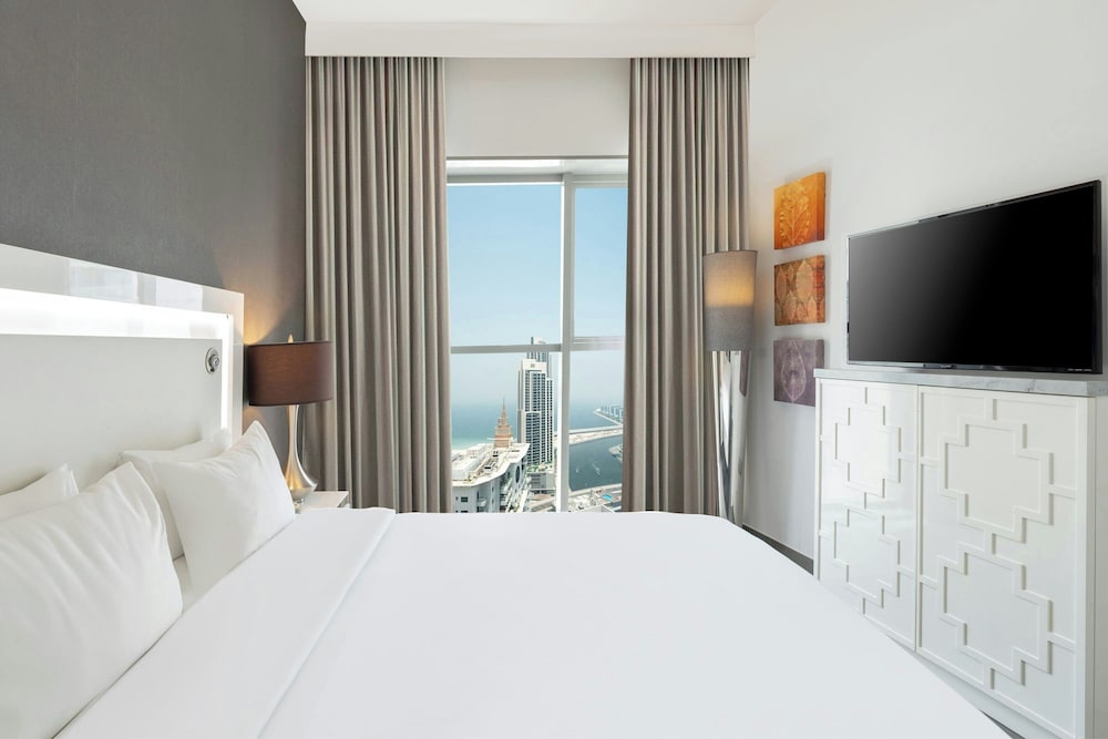 One-Bedroom King Suite with Sofa Bed and Soluna Access, photo 6
