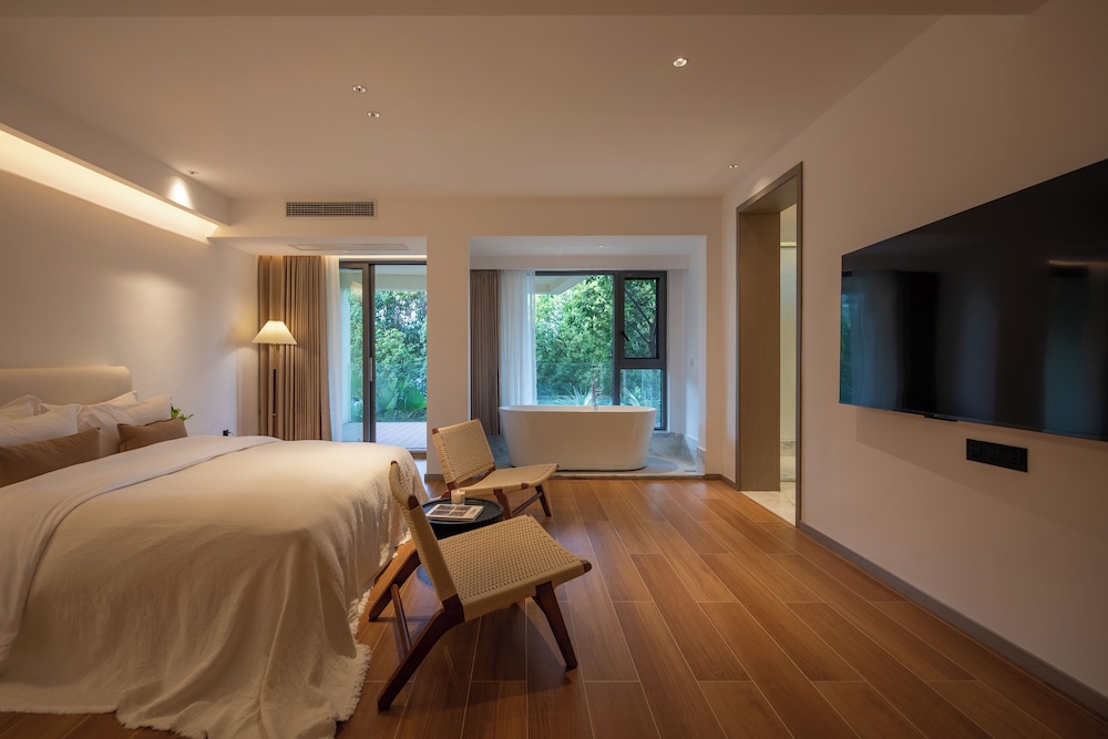 Traditional Double Room, City View