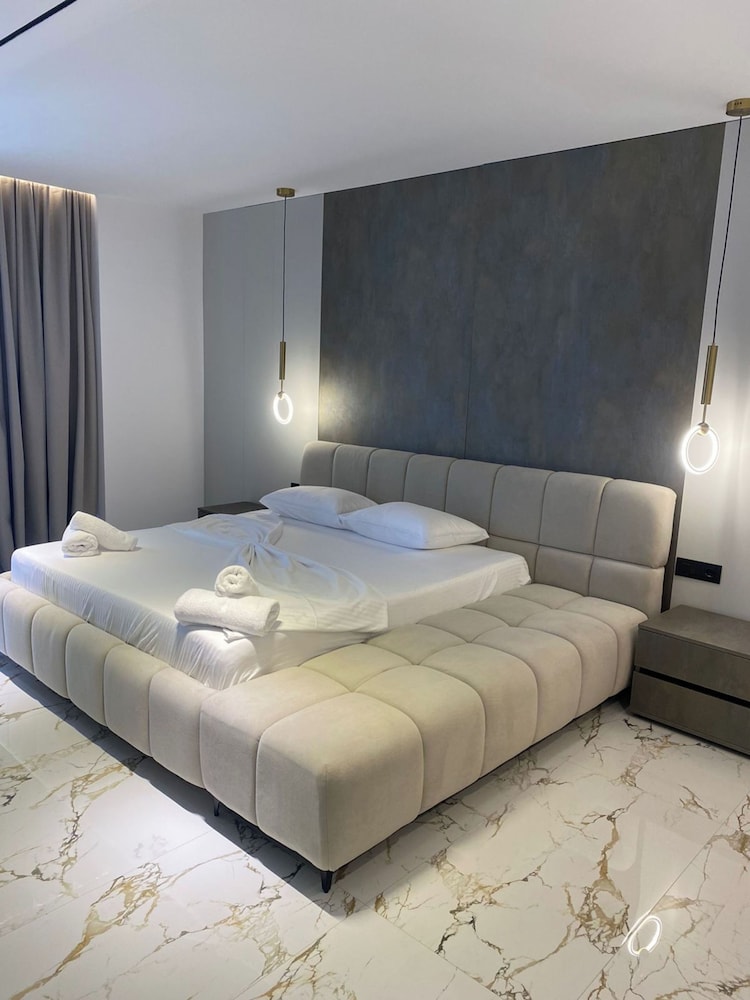 Suite, Sea View