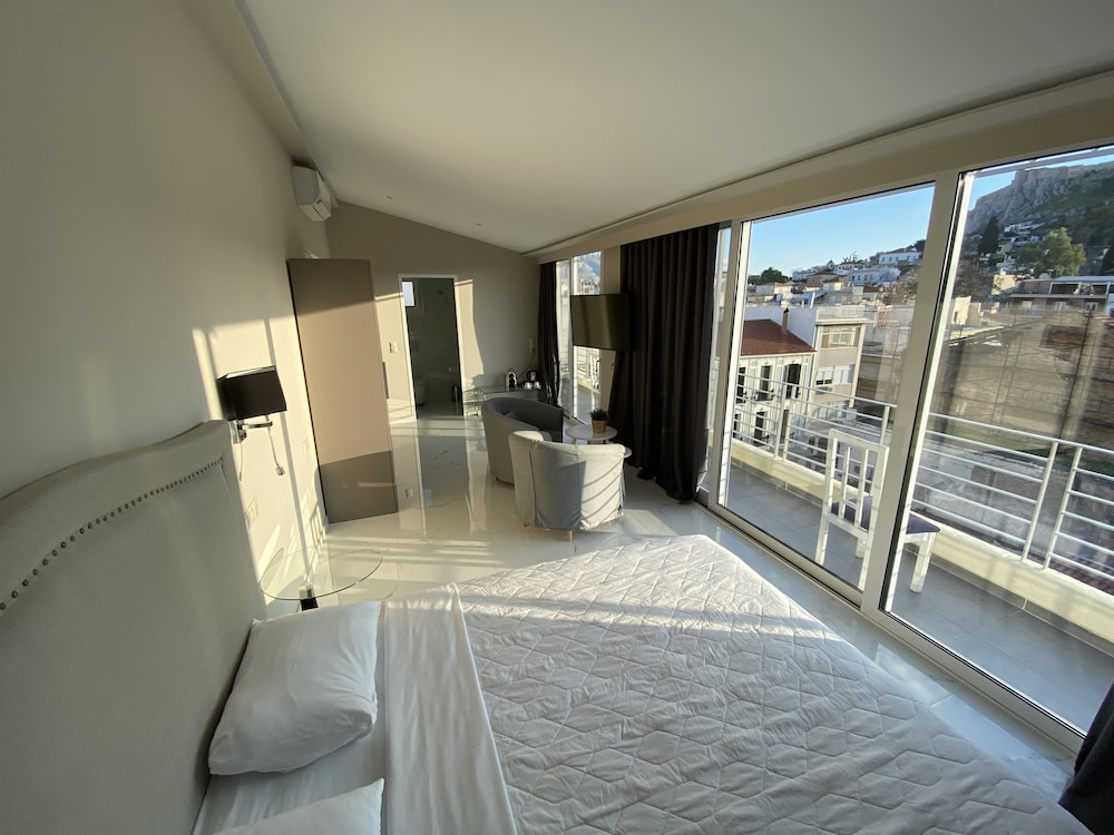 Penthouse, 1 Queen Bed, Hill View photo 2