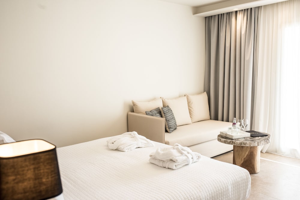 Superior Suite with Private Pool - Photo 2