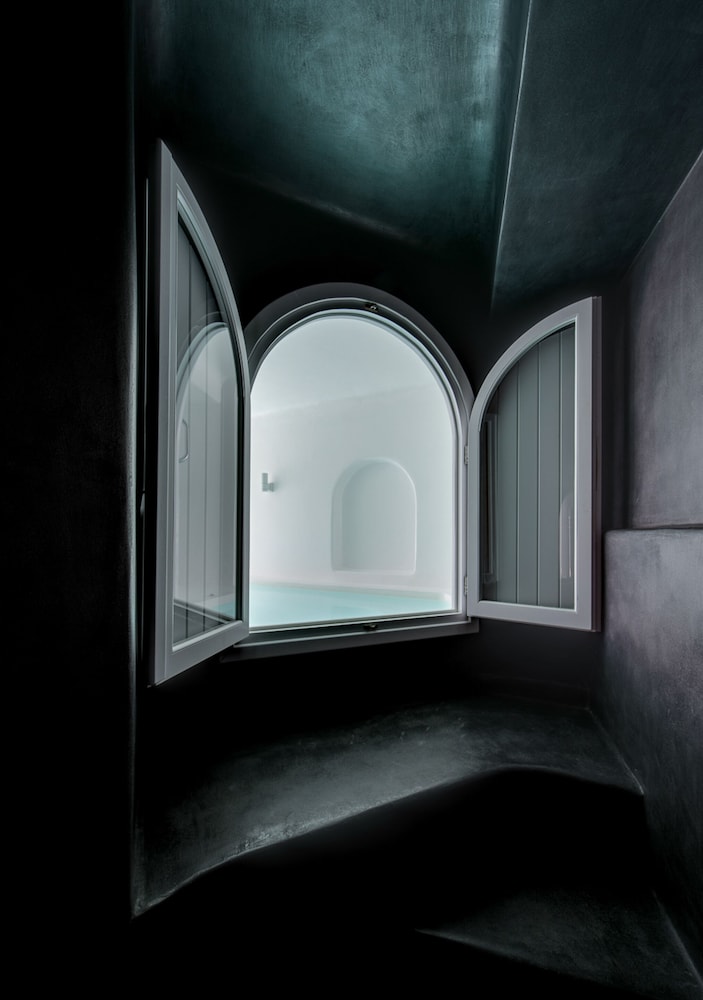 Honeymoon Suite - Photo 13