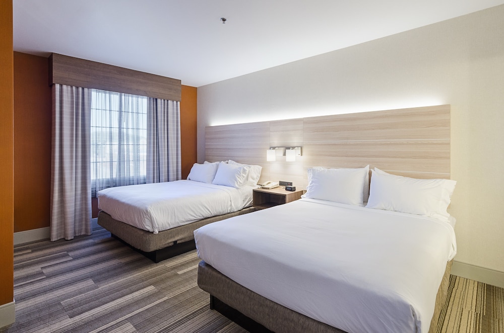 Suite, 2 Queen Beds (Add Living Area) - Photo 2