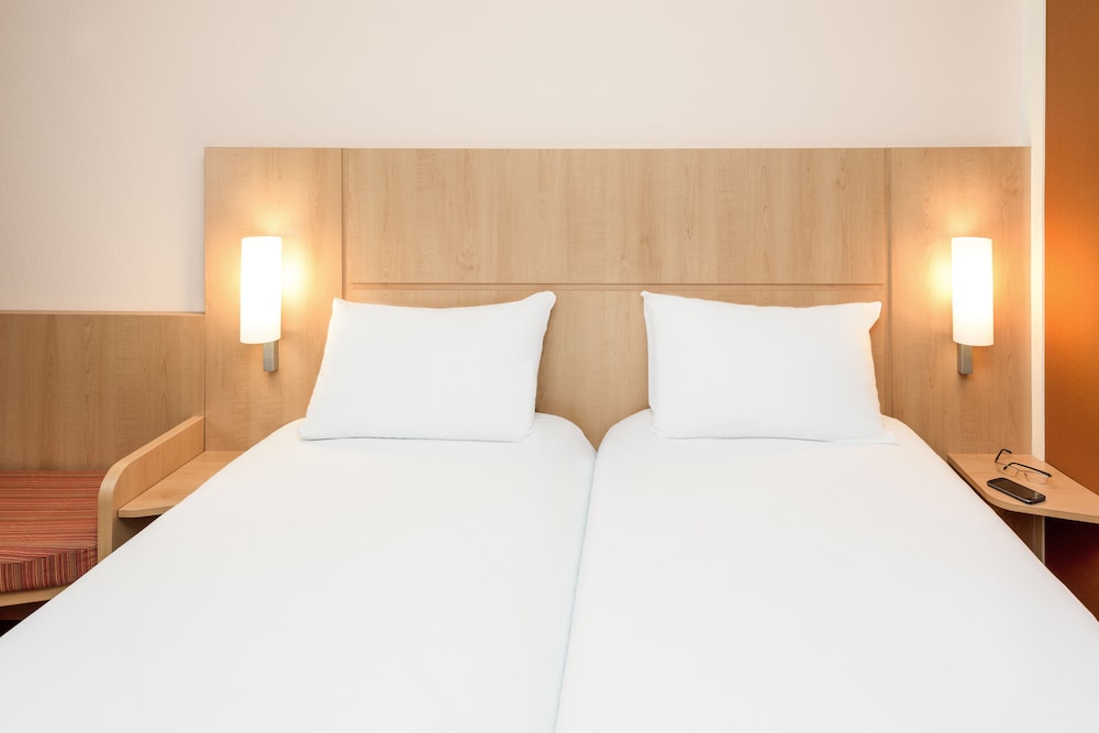 Standard Room, 2 Twin Beds - Photo 3