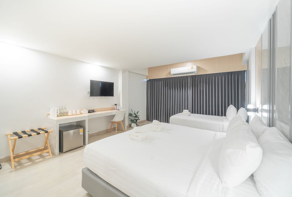 Deluxe Triple Room - Photo 10