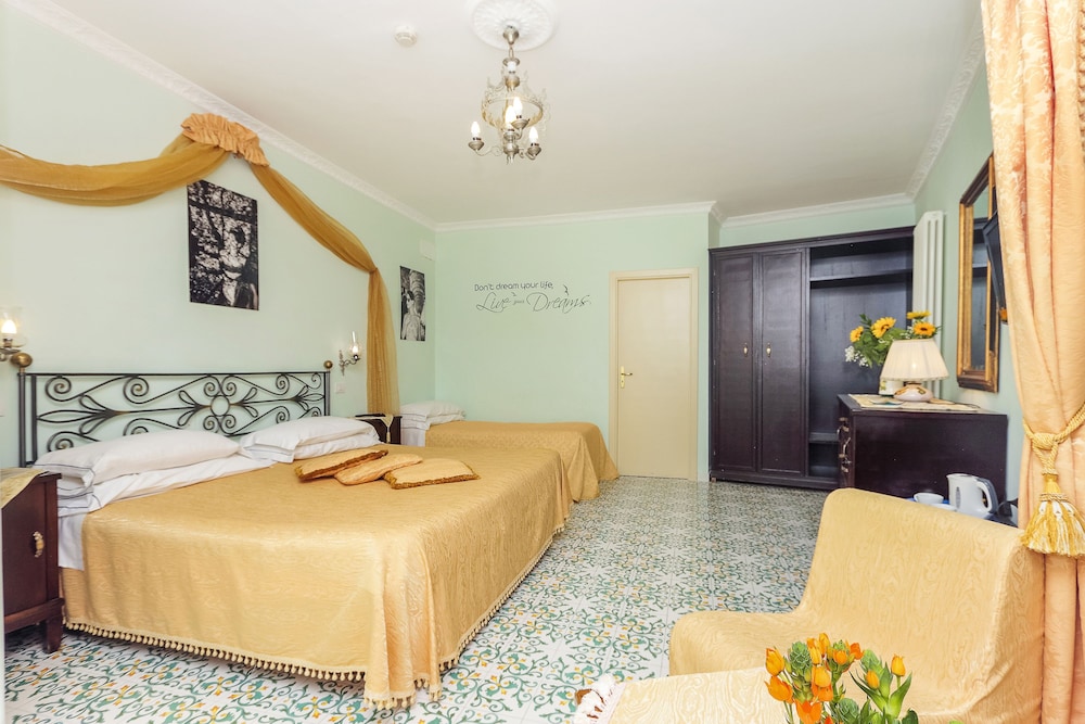 Standard Double or Twin Room photo 2