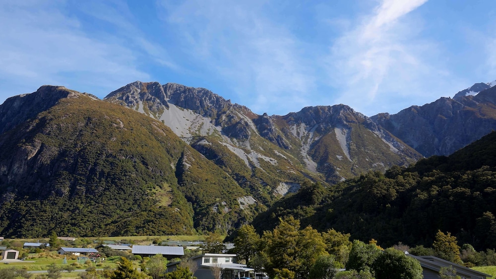Mt Cook Lodge Room Village View with 1 King Bed photo 2
