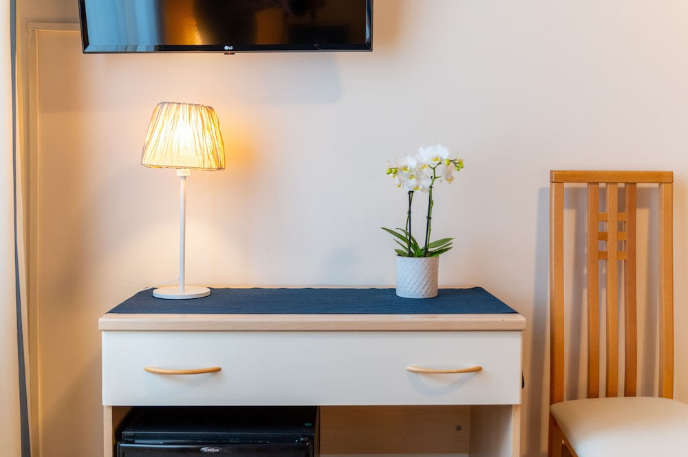Standard Double or Twin Room, 1 Bedroom - Photo 4
