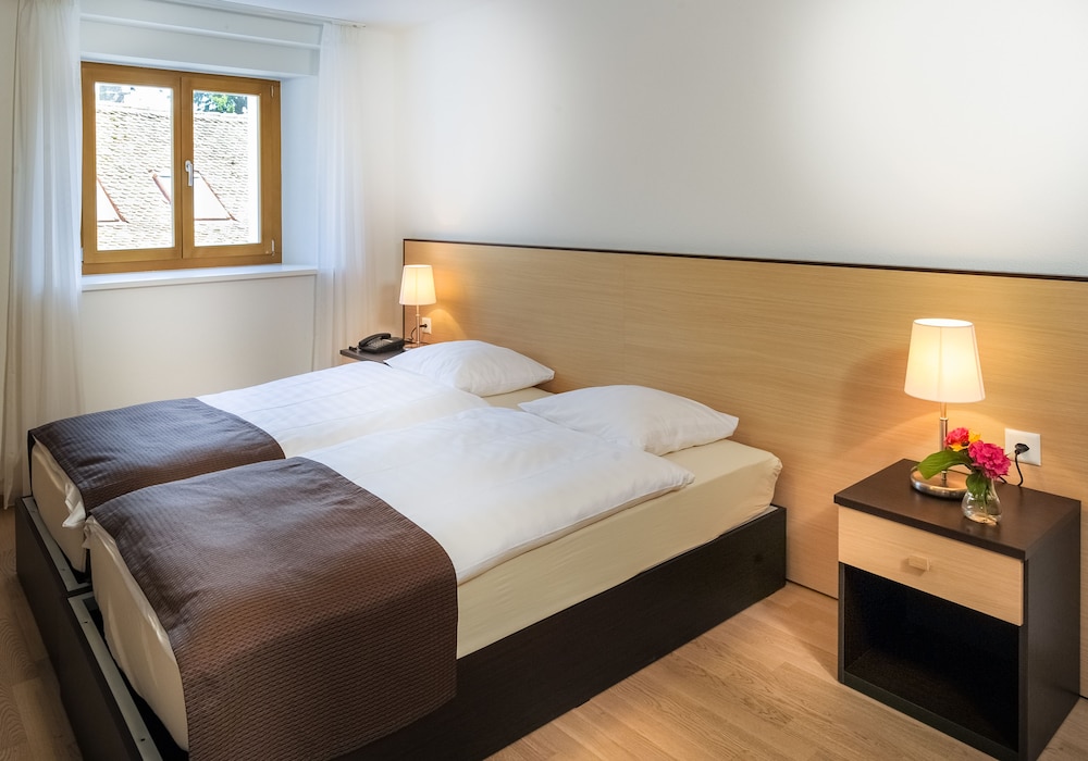 Standard Twin Room, Private Bathroom, Annex Building (Grange) photo 2