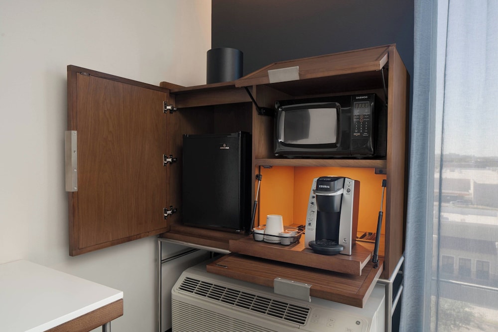 Room, 2 Queen Beds (Hearing Accessible) - Photo 6