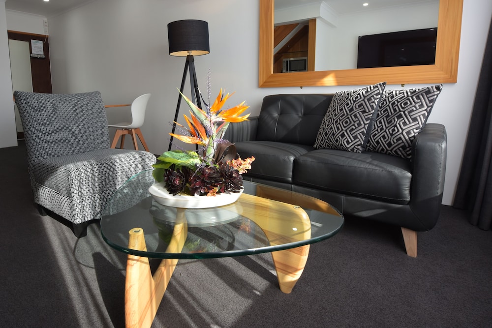 Plymouth Suite photo 1