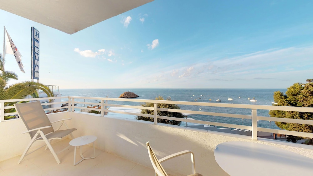 Junior Suite, 1 Queen Bed, Balcony, Bay View photo 3