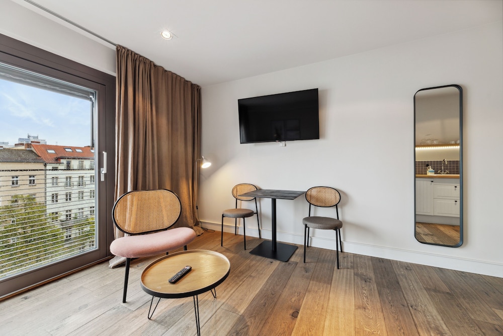 Suite S photo 2