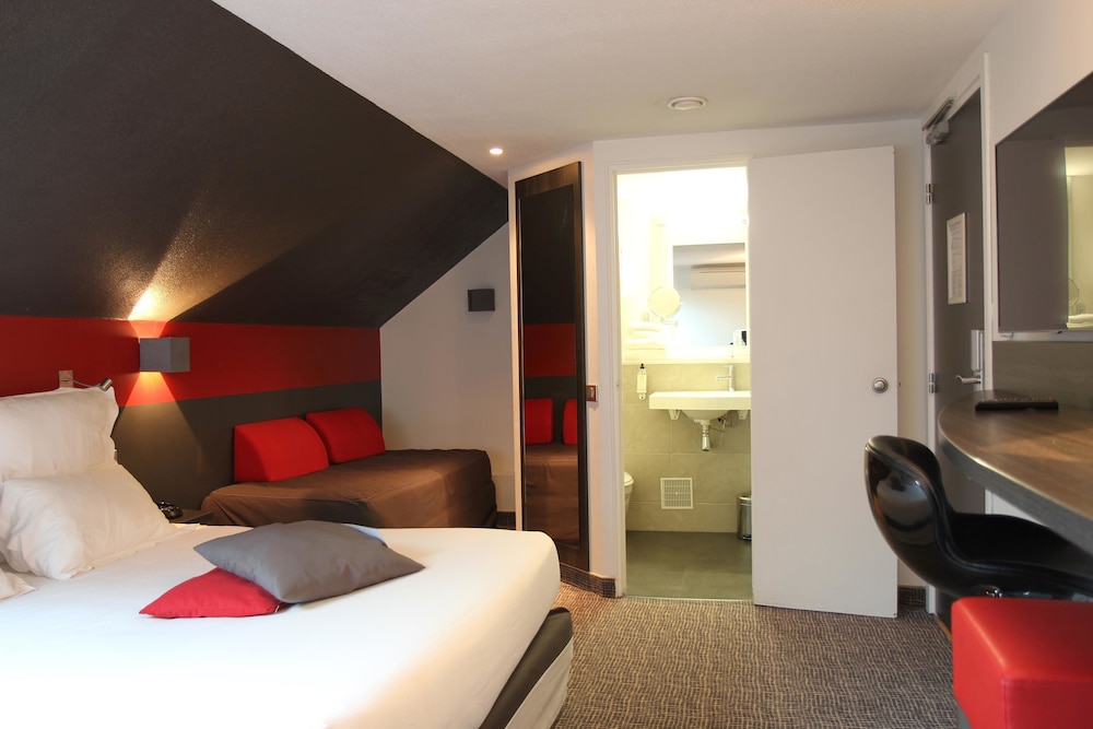 Superior Room, Multiple Beds (Larger Room) photo 1