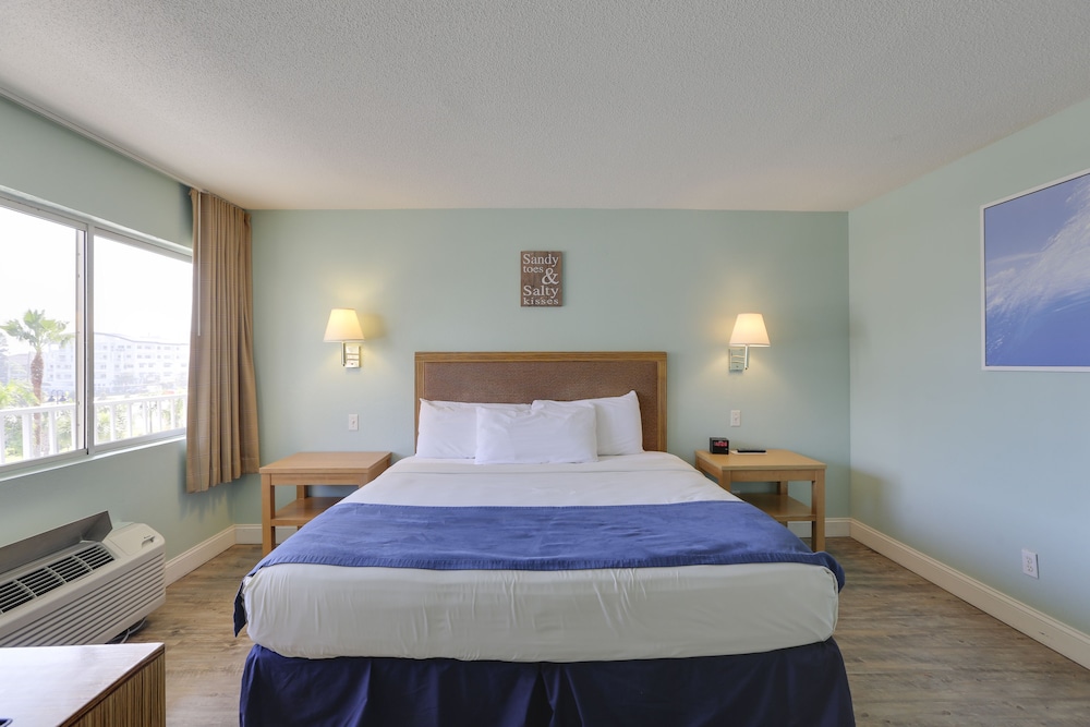 Standard Room, 1 King Bed, Non Smoking photo 3
