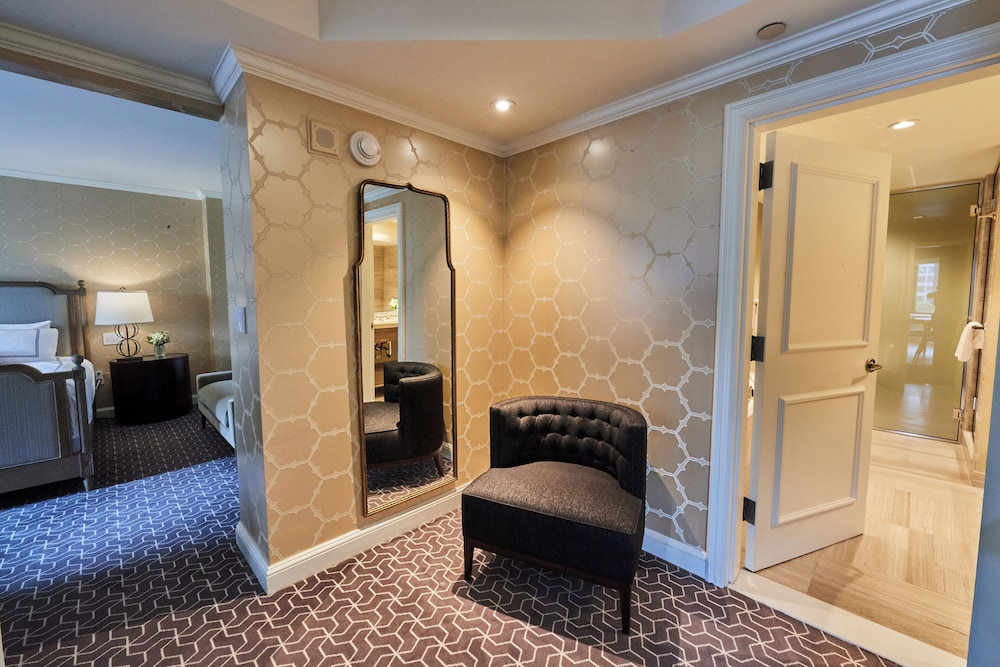 Presidential Suite photo 3