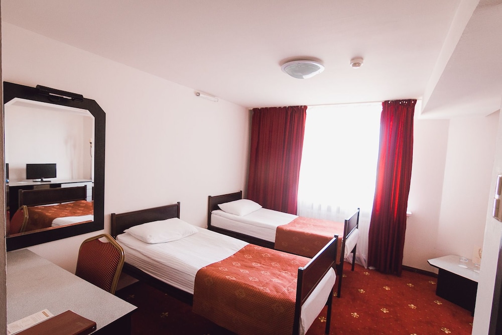 Economy Twin Room, 2 Twin Beds photo 3