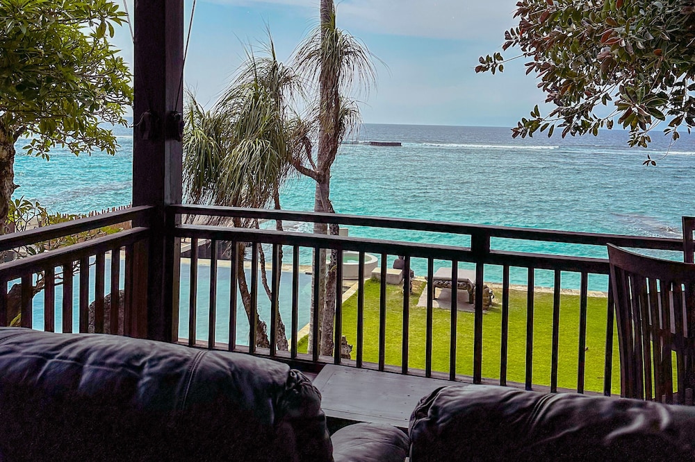 Superior Oceanview Group Stay - 2 Levels, Separate Entrances - Photo 4
