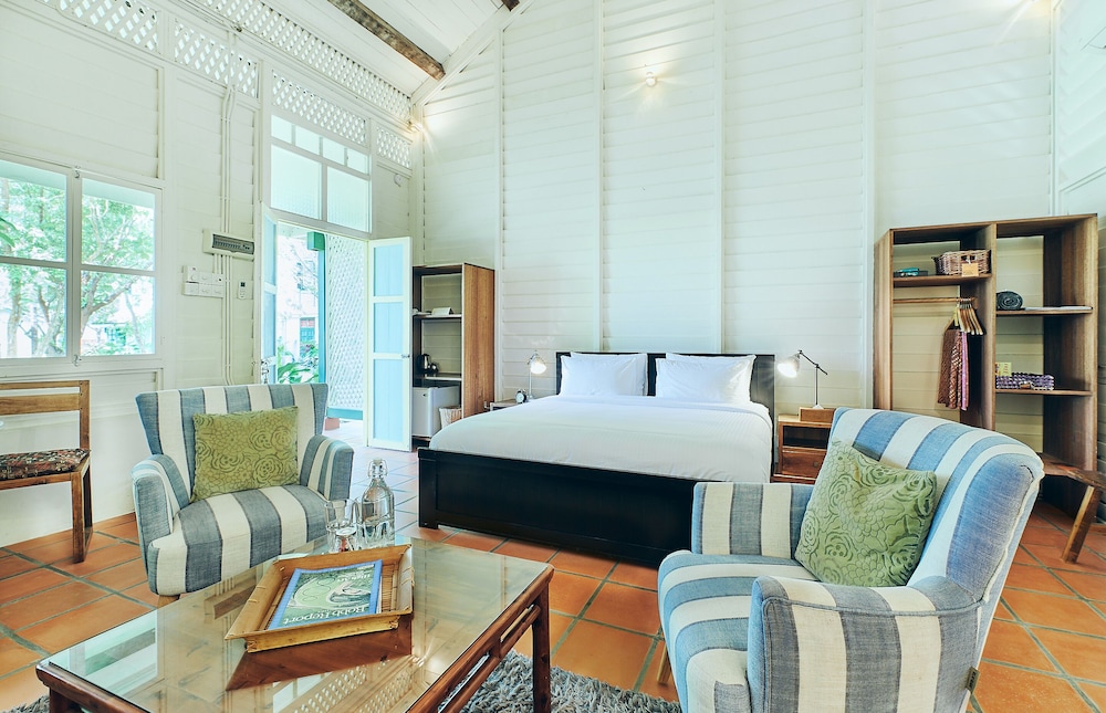 Double Bedroom Suite with Private Garden - Estate House 4
