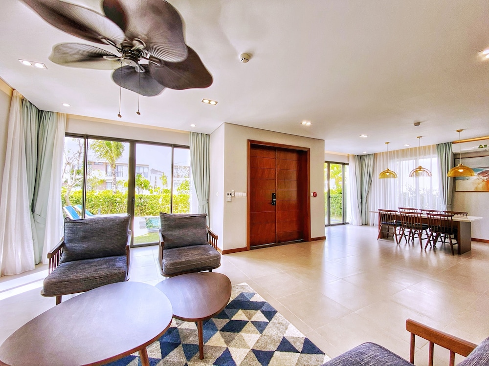 Premier Villa, 3 Bedrooms - Photo 7
