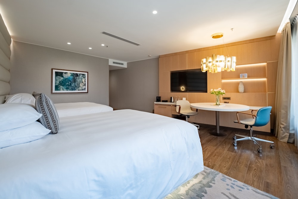 Executive Room, 2 Queen Beds - Photo 2