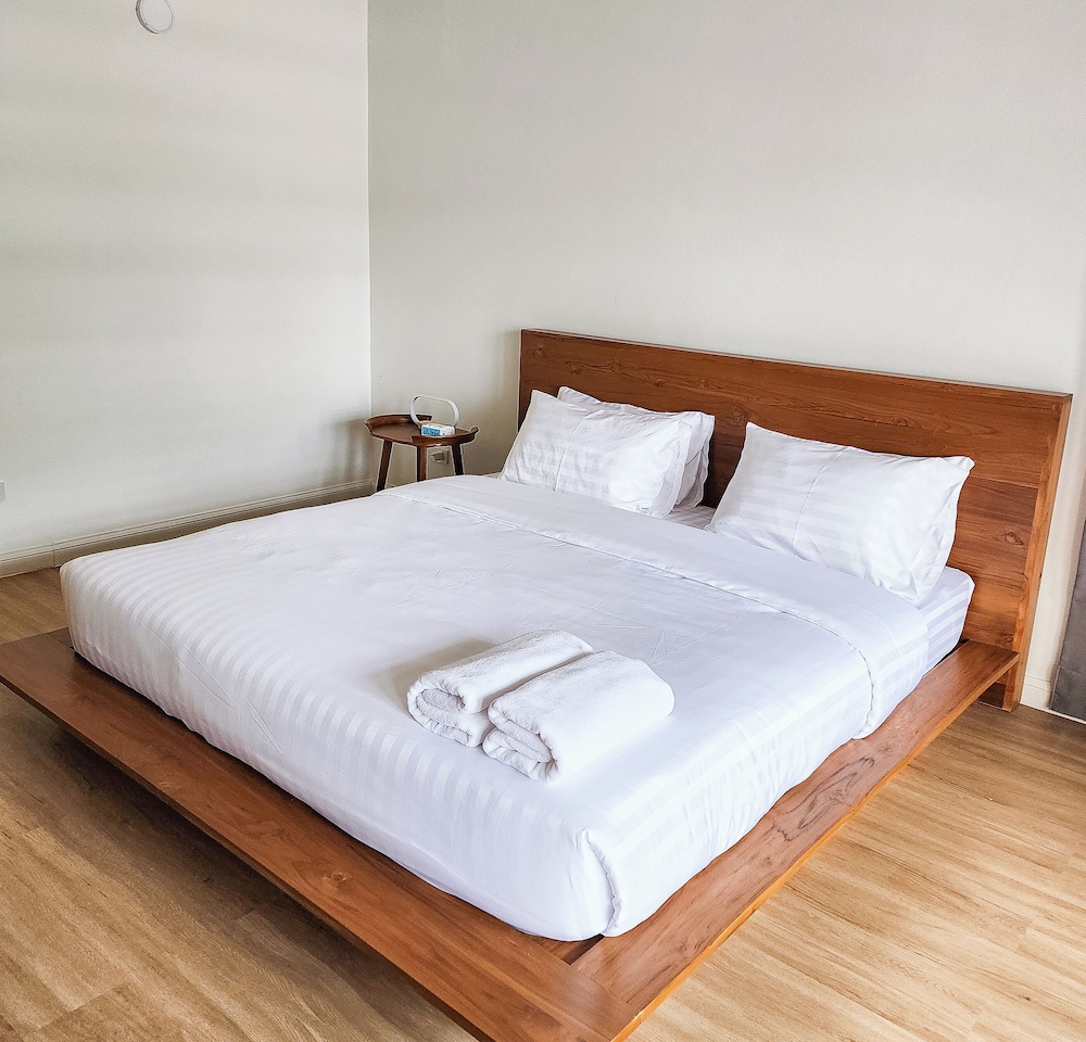 Deluxe Room with Bathtub and Terrace - Photo 16