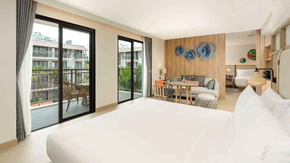 Suite, 2 Bedrooms (Playground View) - Photo 8