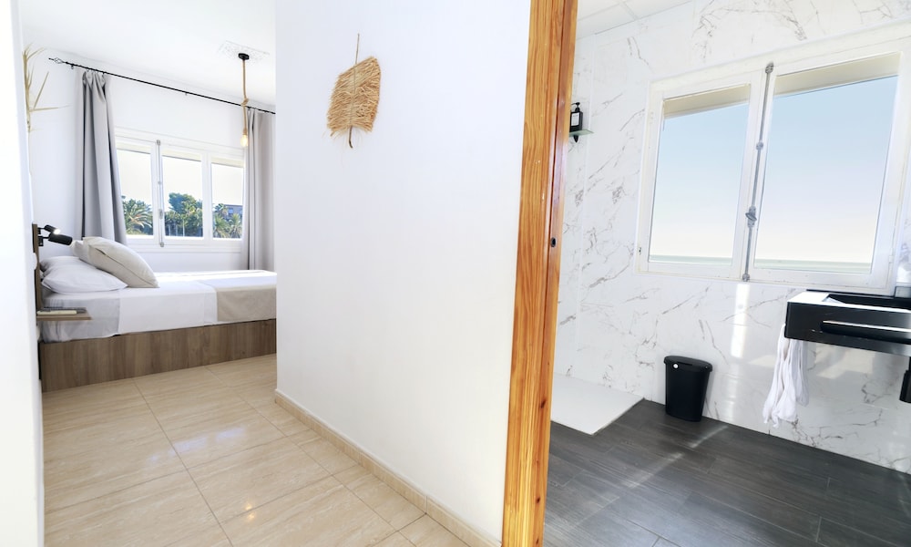 Superior Double Room, Beach View photo 2