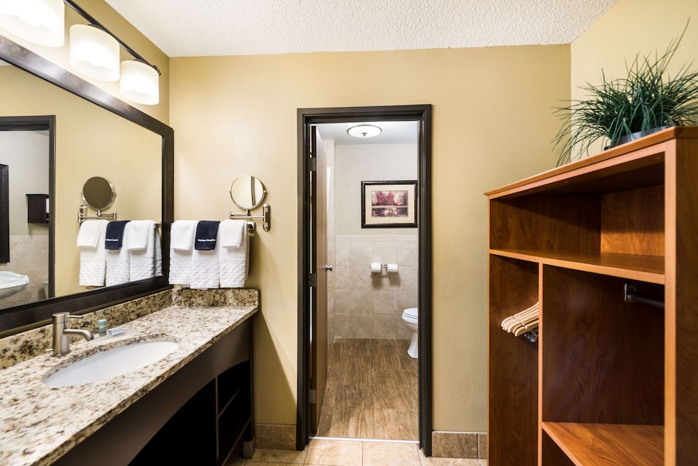 Junior Suite, Multiple Beds, Non Smoking, Refrigerator & Microwave photo 2